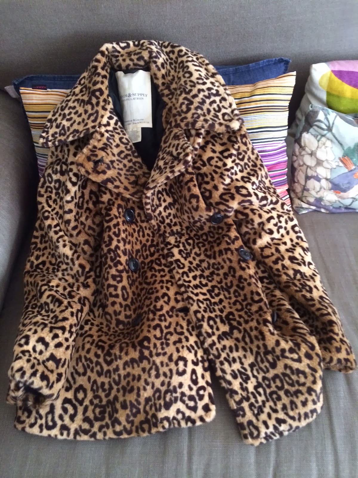 ROOTS AND WINGS O meu casaco de pele de leopardo