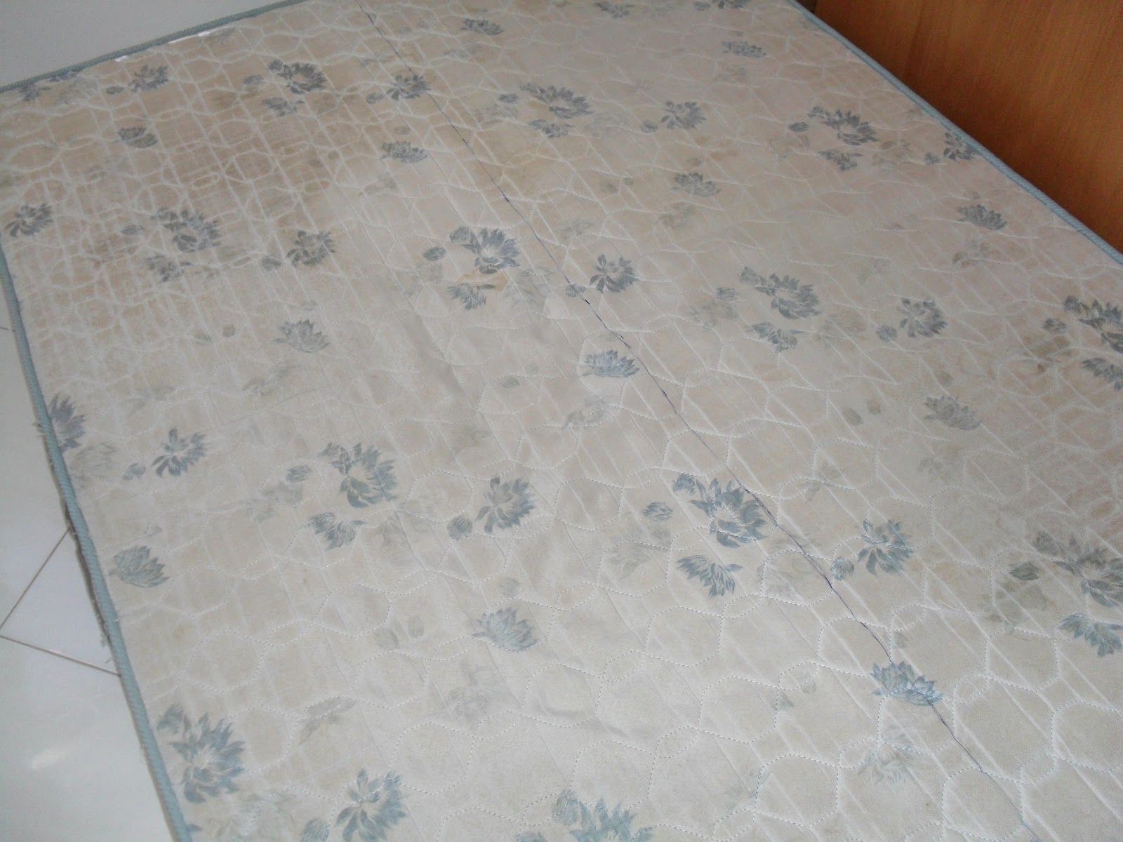 Feitos a Mão TEM UM COLCHÃO VELHO AÍ